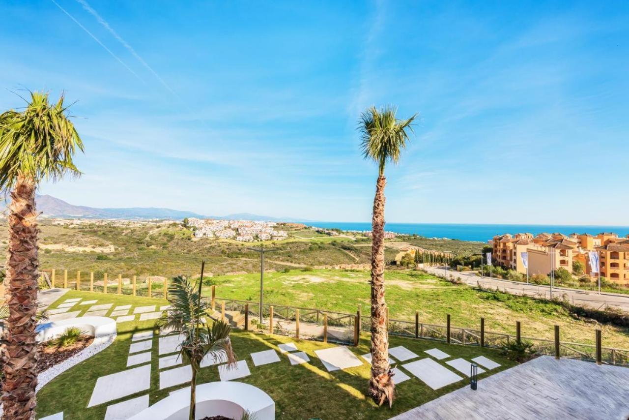 Small Oasis Nelson Mandela Apartment With Sea View, Two Bedrooms, Parking, Terrace And Pool Manilva Exterior photo